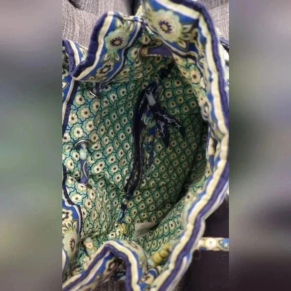 Vera Bradley drawstring bucket bag 12x13 with pockets crossbody shoulder bag - Picture 2 of 8